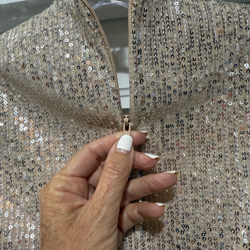 IEENA FOR MAC DUGGAL
Silver Sequin Front Twist Cut Out Sheath Dress.  Size 8 - Picture 8 of 12